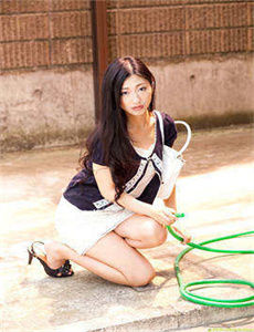 《韩国美女主播比基尼》