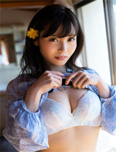 《与美女上司同居》