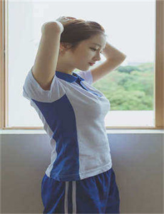 《美女光屁屁视频》