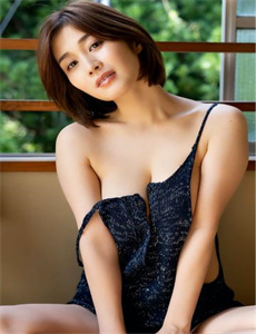 《灌醉美女游戏》
